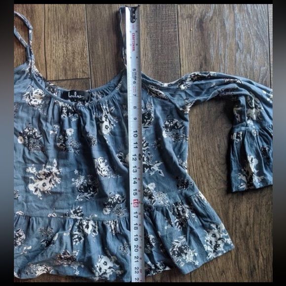 LULUS Size M Slate Blue Floral Tiered Ruffle Cold Shoulder Flowy Top & Ruffles - Picture 11 of 12